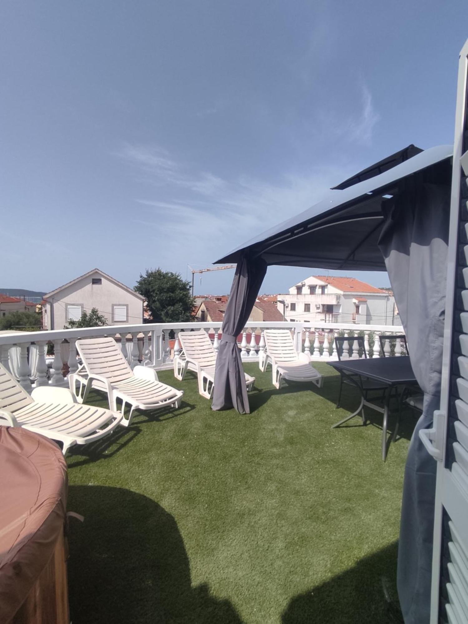 Apartments Villa Dalmatina Vodice Exterior photo