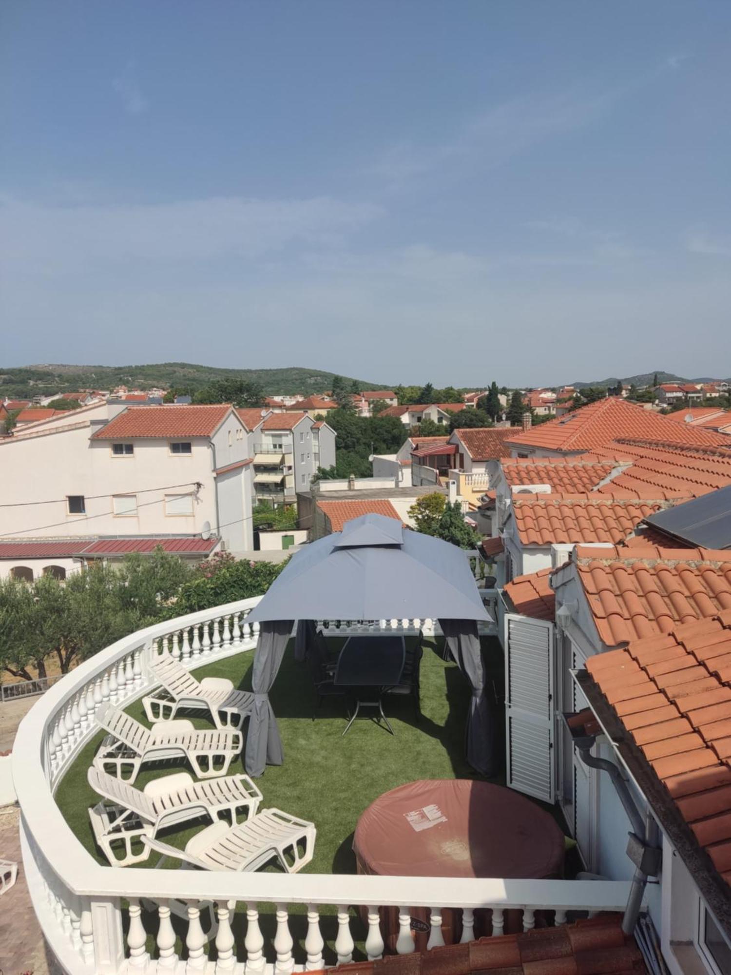 Apartments Villa Dalmatina Vodice Exterior photo