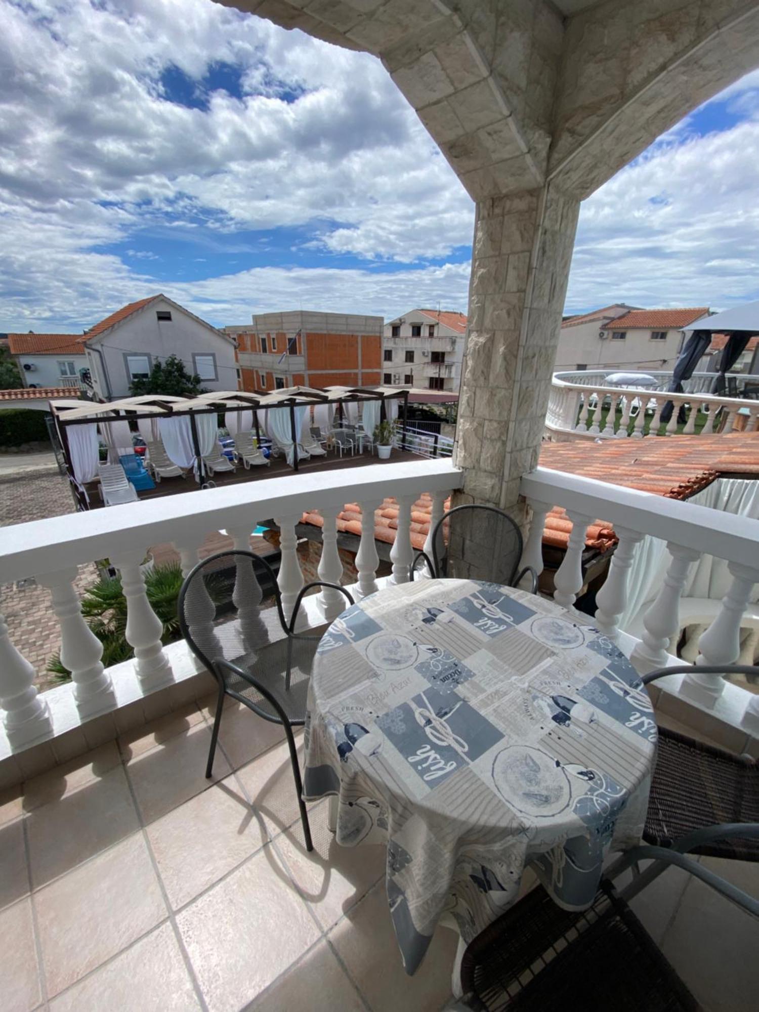Apartments Villa Dalmatina Vodice Exterior photo